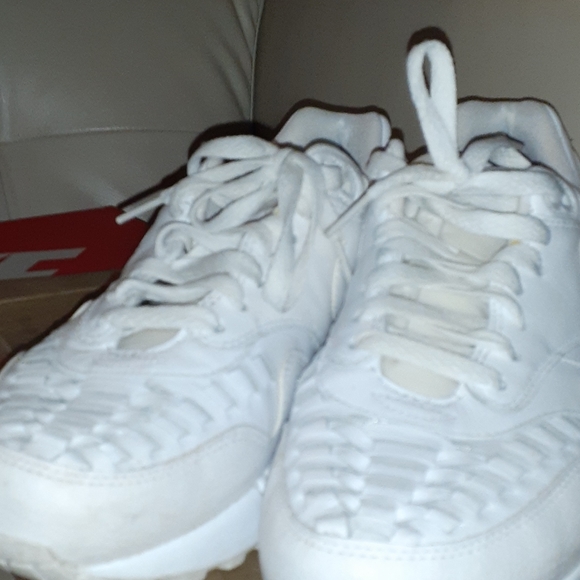 Shoes - Picture 4 of 4